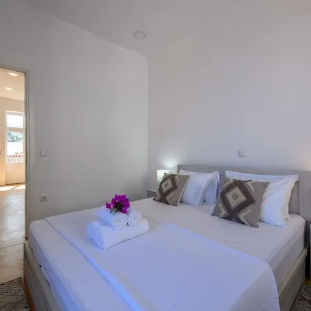 Katina's Coastal Oasis *