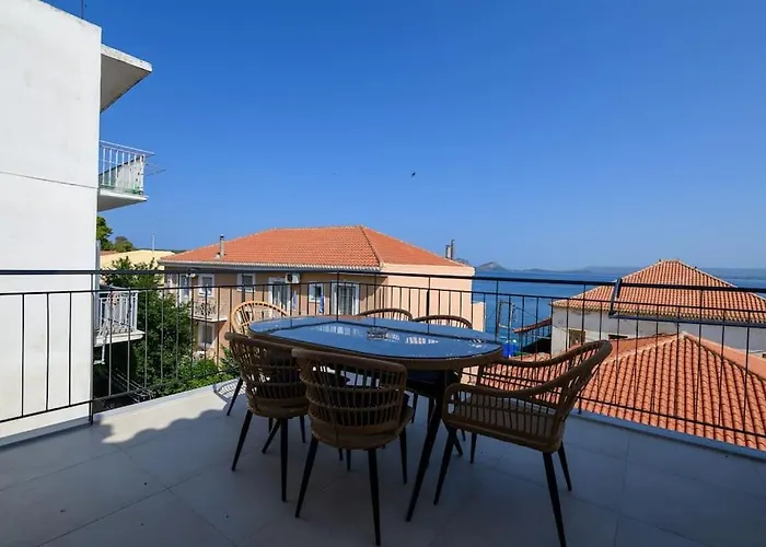 Katina's Coastal Oasis Apartment